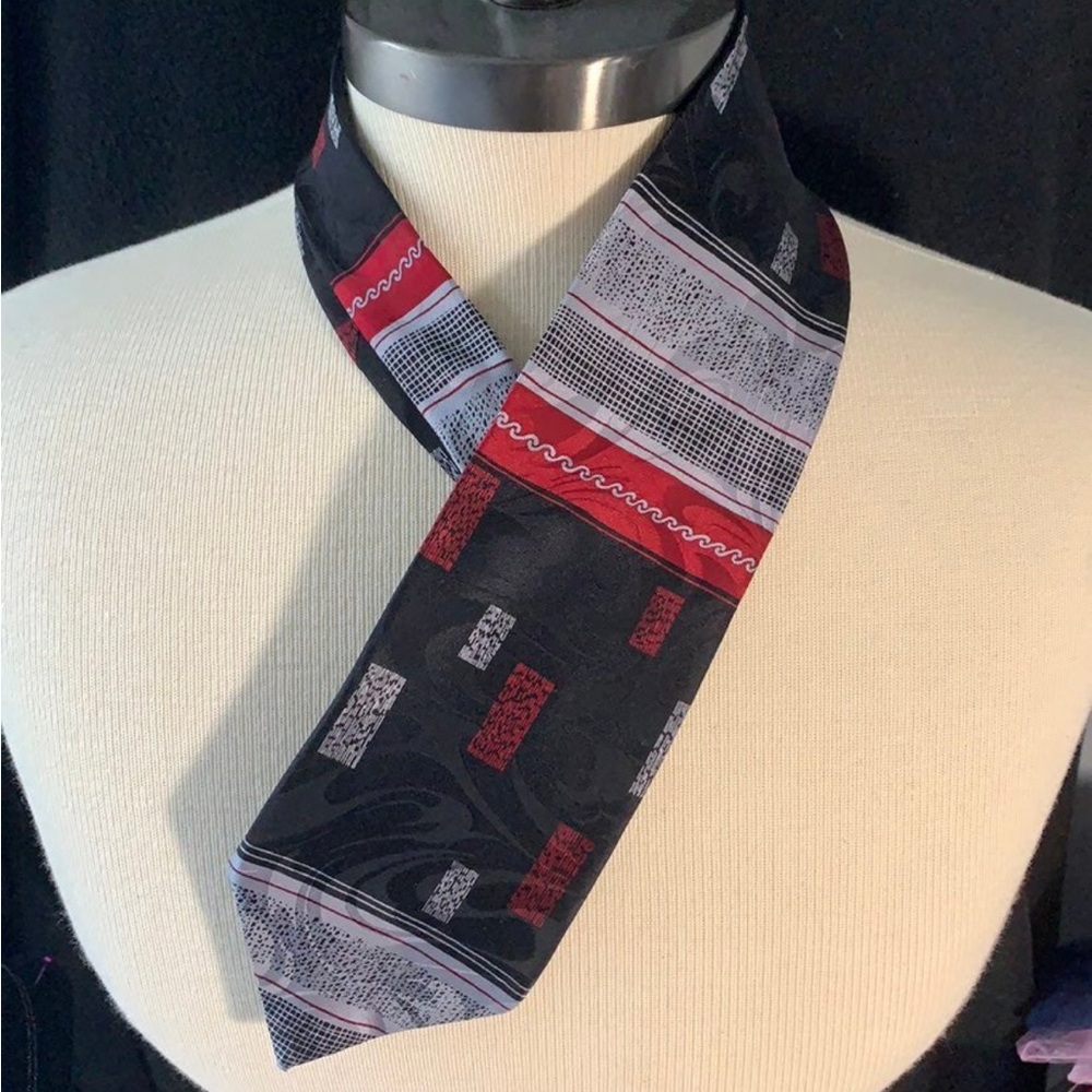 Surrey mens vintage black red graphic pattern silk tie